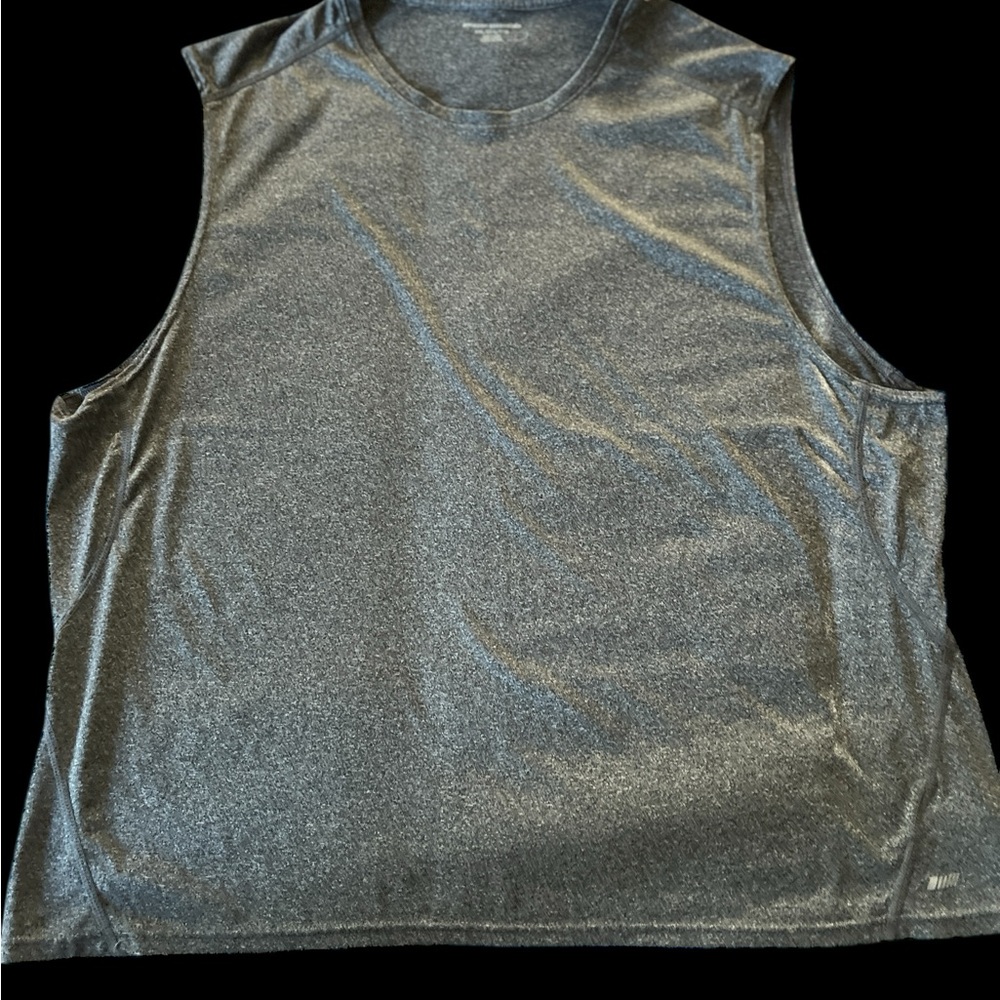 Amazon Essentials Men’s Sleeveless Performance Shirt – Size XXL